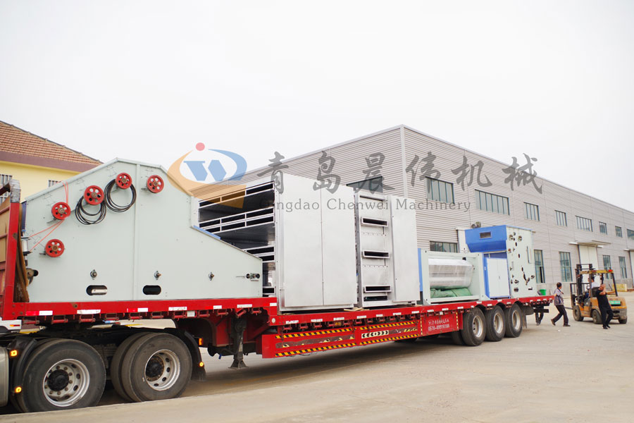 噴膠棉設(shè)備裝車發(fā)貨 噴膠棉設(shè)備裝車發(fā)貨